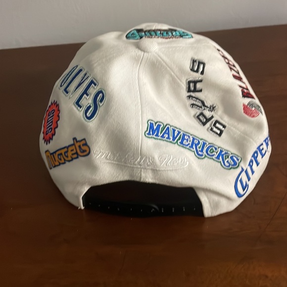 Mitchell & Ness Embroidered - Picture 3 of 10